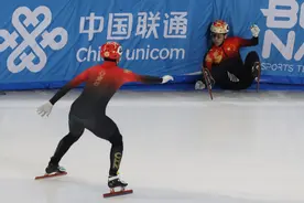 遭遇对手犯规中国短道速滑队2金收官，孙龙：低估了对手的想法，比赛全是遗憾图片