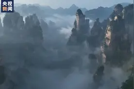 张家界武陵源：百龙天梯云缠峰 十里画廊雾绕岭图片