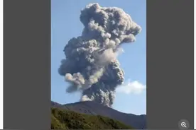 日本火山喷发！烟柱达1500米图片