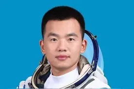 首位90后男航天员：曾随父亲收废品，收到录取通知书时母亲激动大哭图片