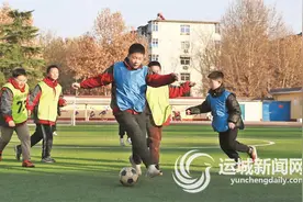 为学生绘好成长底色图片