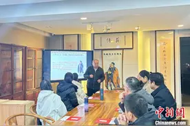 台湾退休教授朱荣智：国学情怀五十载 薪传两岸根与魂图片