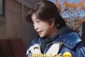74岁刘晓庆找餐厅健步如飞，还不忘“谢谢大爷”！网友：羡慕体力和精神状态图片