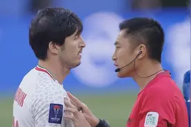 阿兹蒙连续放铲，马宁示意“2次了要冷静”😂图片