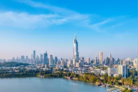 南京出让5宗住宅用地全部成交，总成交价约51.53亿元图片
