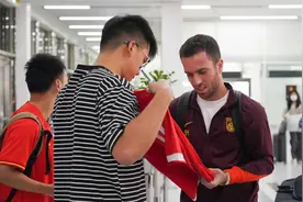 国足新归化球员“塞鸟”是谁？图片