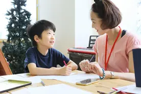 “儿童成长陪伴师”能高质量陪娃？专家：无法取代父母的角色和作用图片