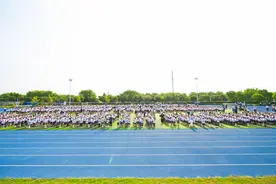 开学第一天，上海这所学校收到了一份神秘礼物……图片