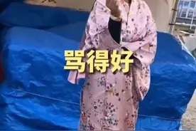 12月25日，贵州贵阳。“我是中国的老百姓，你是汉奸。”贵阳一年轻女子穿和服逛街，被大姐指着骂并要求脱下。图片