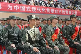 长沙市举行2024年下半年入伍新兵欢送仪式图片