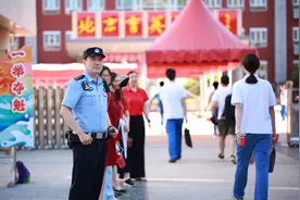 持续巡逻、提示过往司机禁止鸣笛，北京海淀公安助力“平安中考”图片
