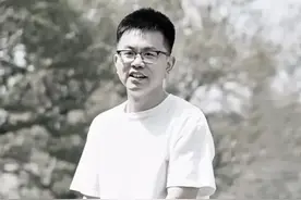 “爸爸变成星星了，在上面陪着我们……”图片