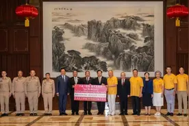 泰国潮州会馆等社团为洪灾捐赠！当地中国人称救助正展开图片