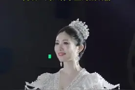 泪目！退伍女兵结婚战友当伴娘，网友：刻入骨子里的战友情图片