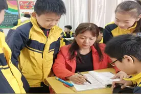 三尺讲台守初心 不负岁月育桃李图片