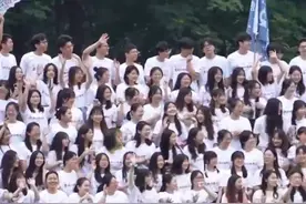 近9000人一同合影！华中师大为学生拍摄毕业“全家福”图片