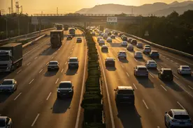 国庆假期，衢州高速出入口总流量突破152多万辆图片