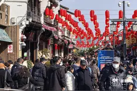 假期收尾，游客购买“杭州特产”带回家，桂花糕、龙井糕蛮受欢迎图片