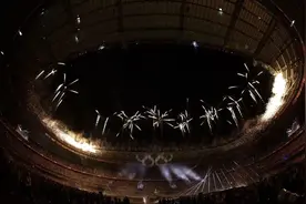 骄傲！奥运史上首次！泉州人高举五星红旗入场！图片