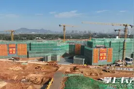 师大附中新校区教学楼主体结构封顶，预计明年5月全面交付图片