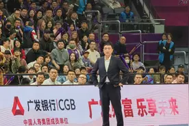 北控赛季开门红！赛后，北京球迷冲着教练席高喊——图片