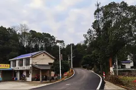 望城区乌山街道：“忧心路”变成了“放心路”，村道“白改黑”群众得实惠图片