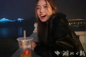 4600公里外有位女孩为宜昌打call “真的有种美到想哭的感觉”图片