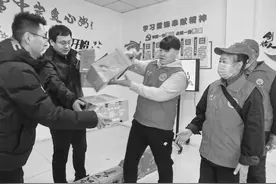 救助留守儿童 开设爱心粥屋  退伍军人刘文江坚持做公益事业奉献社会图片
