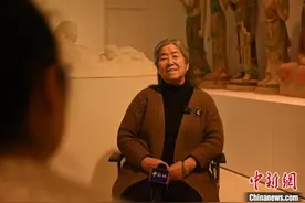 何鄂：雕塑生命的“绿意”图片