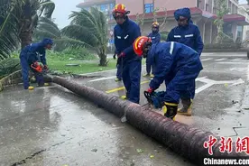 台风“潭美”携强风雨袭海南三沙 消防紧急处置险情图片
