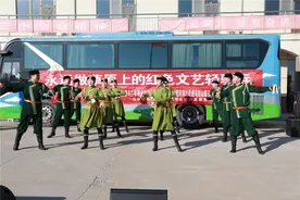乌拉特前旗乌兰牧骑开展基层文艺志愿服务活动图片