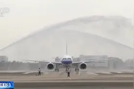 两架C919飞机分别顺利飞抵北京、广州图片