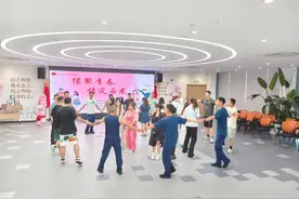 谁懂啊！这个七夕居然邂逅了“蓝朋友”图片