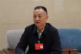 讲述“空中校车”背后的故事！云南网专访省人大代表、宣威市市长许韶发图片