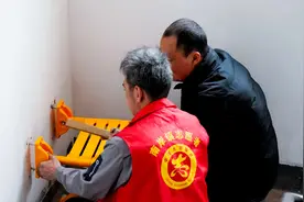 美好生活在云南｜昭通绥江：小小“爱心椅”，解决老人爬楼大难题图片