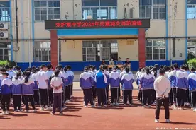 东昌府区张炉集中学开展防震减灾消防演练活动图片