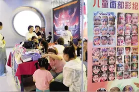 儿童面部彩绘师：为孩子们圆一个卡通梦图片