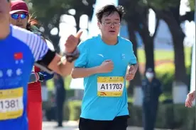 果然视频｜全马破四，昆明市长参加马拉松不是鸣枪而是真跑图片