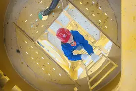 长深高速河惠段改扩建项目女塔吊机手：在50米高空开启“热辣滚烫”人生图片