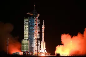 金羊网评：青春奋斗蕴含其中，太空筑梦勇毅前行图片