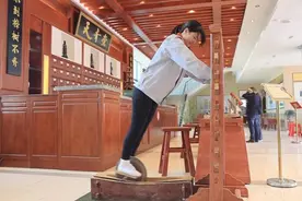 中药炮制技艺知多少（五）丨古老的智慧！跳碾槽磨药粉，全程犹如健身图片