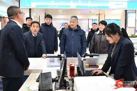 乡宁县委书记杨建军就“冬季行动”项目建设 营商环境 节后纪律作风等工作在县行政审批服务管理局调研图片