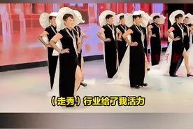 64岁的时尚博主：上得T台活得自在丨你的“老宝贝”上新了图片
