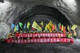 【坐动车 去九寨】亚洲最长单洞双线铁路隧道 通行仅需7分钟建设长达10年图片
