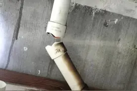 除夕夜小区水管突发爆裂，他们连夜抢修保障供水图片