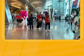 中国男足抵达卡塔尔 当天开训备战亚洲杯图片