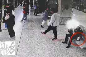 既坏且自私！事发上海地铁，这幕让人极度不适图片