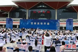 四川巴中至南充高铁开通运营图片