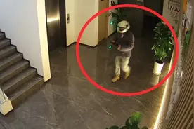 窃贼以摩托车头盔遮面入室盗窃  破案关键竟是门禁密码图片