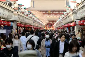 游客持续爆买日本：日本政府表示将修改免税制度，维系旅游热潮图片